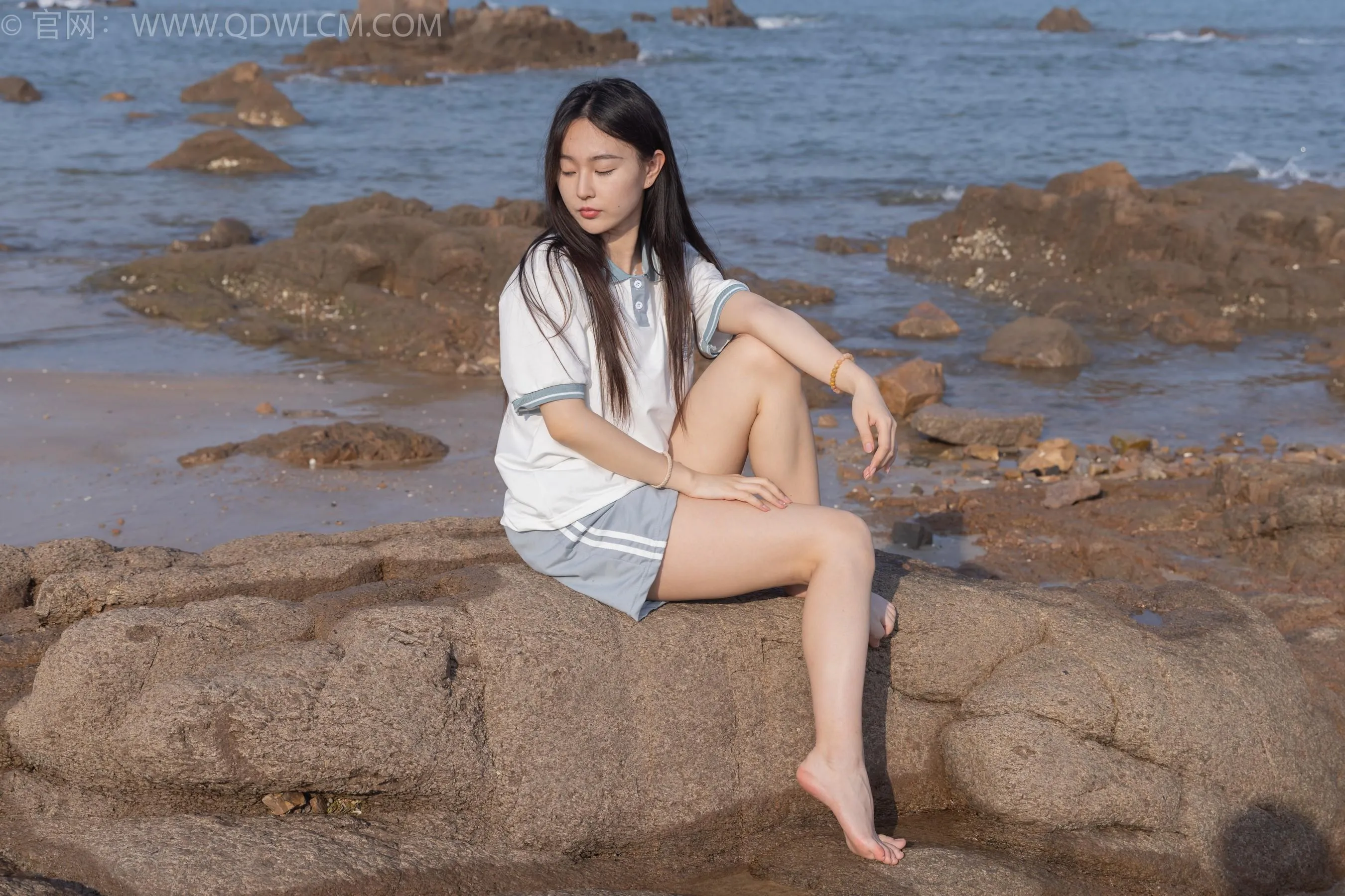 物恋传媒 NO.1567 美兔-海边的风 [151P]插图1